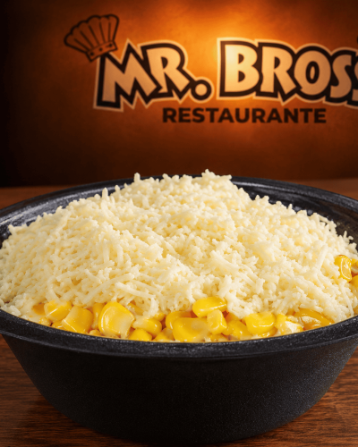 Maíz con queso en tazón negro